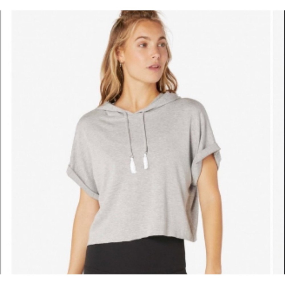 Beyond Yoga Grey Short Sleeve Cropped Hoodie Tassels Size S Workout Athletic